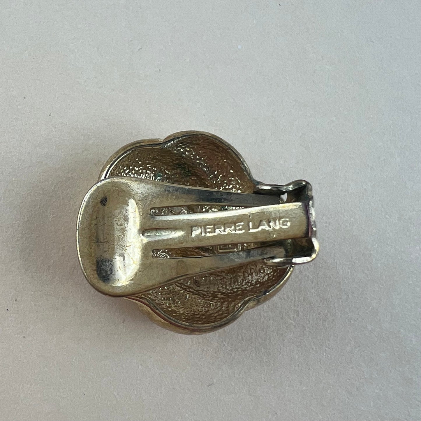 Ohrclips mit Knotenmuster von Pierre Lang