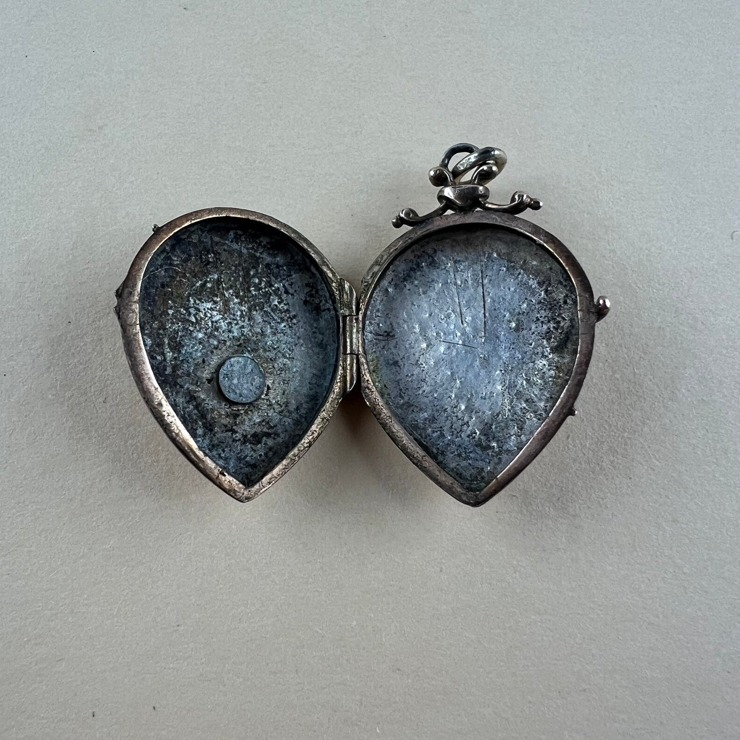 Antikes Amulett um 1900 mit Opal