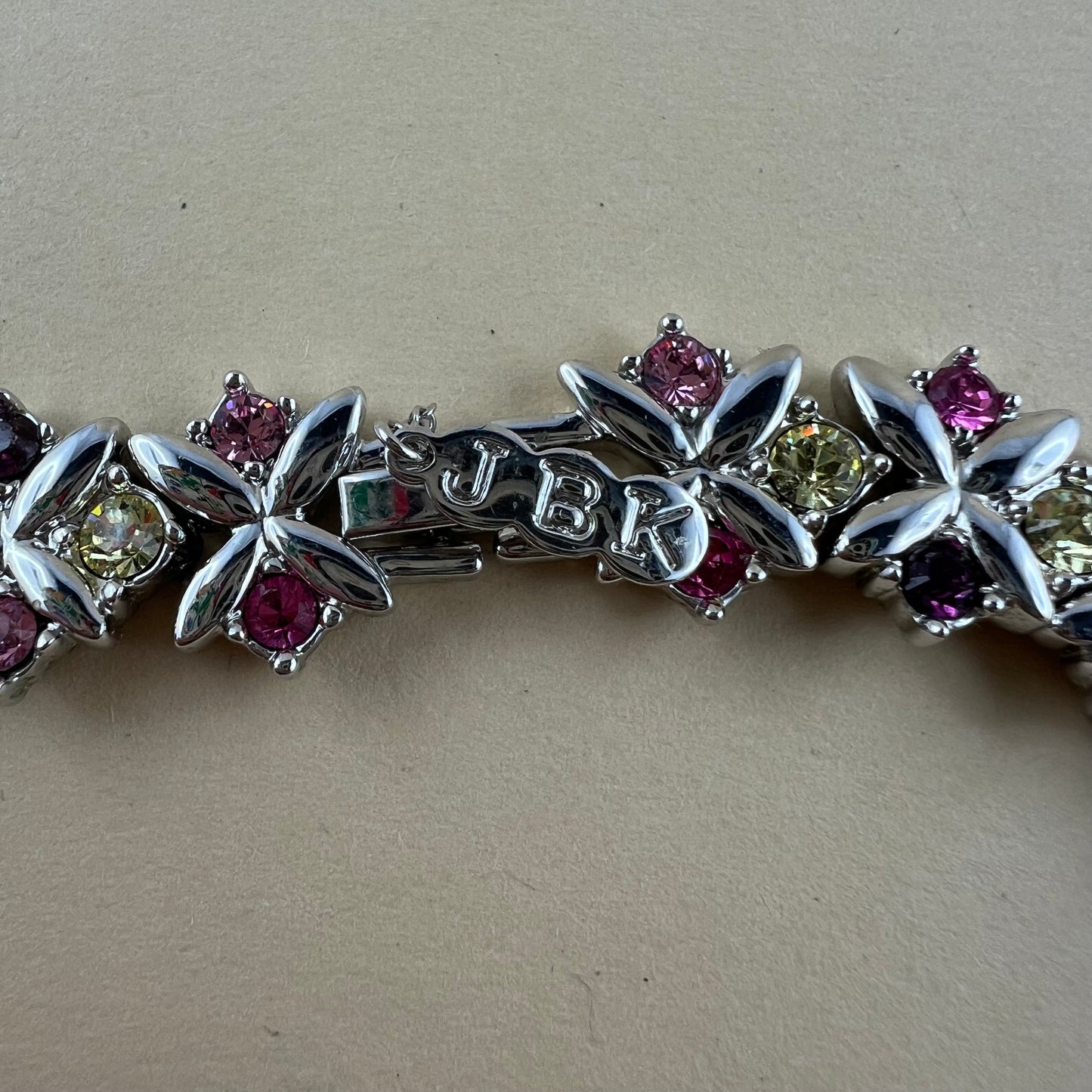 Collier von JBK
