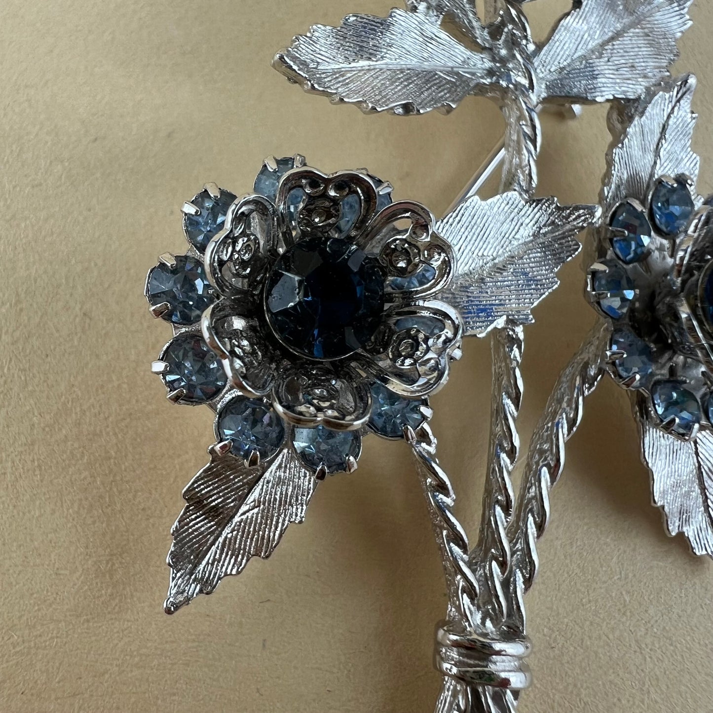 Blumenbrosche von Sarah Coventry