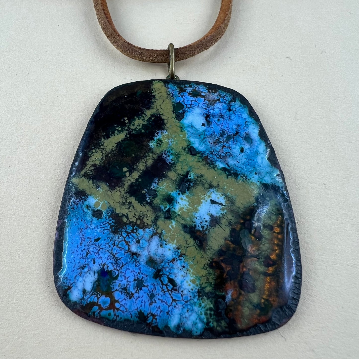 Anhänger mit Kette Emaille Vintage