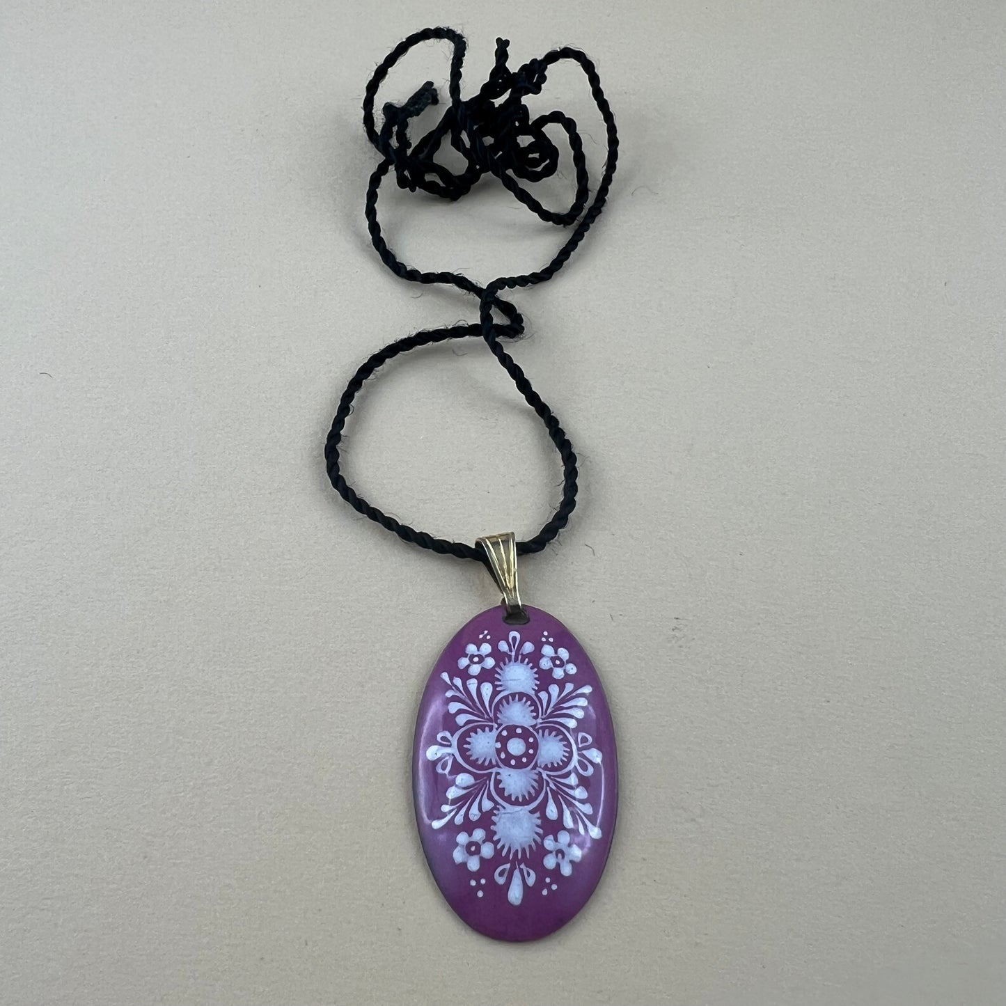 Anhänger mit Kette Emaille Vintage