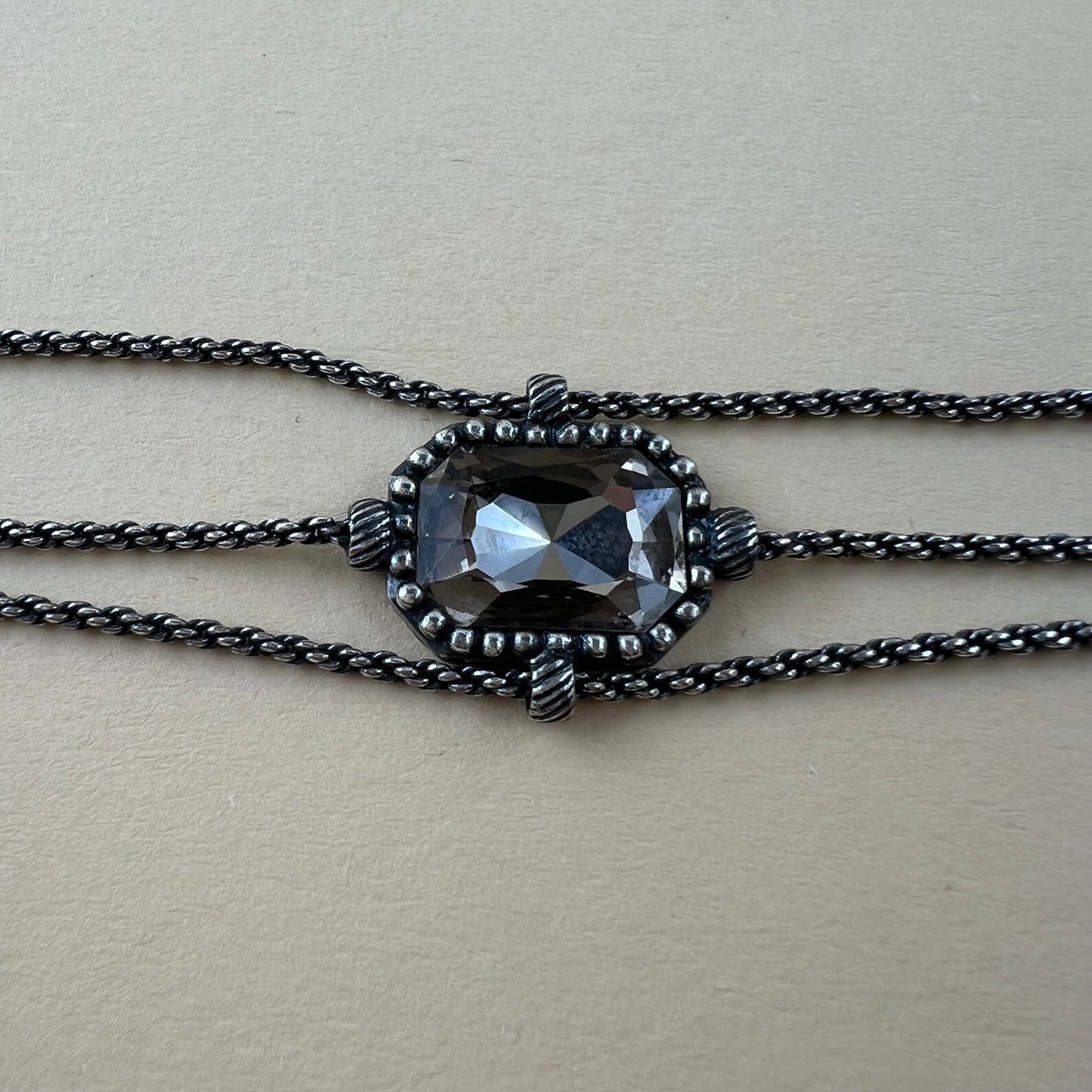 Collier von Christan Dior