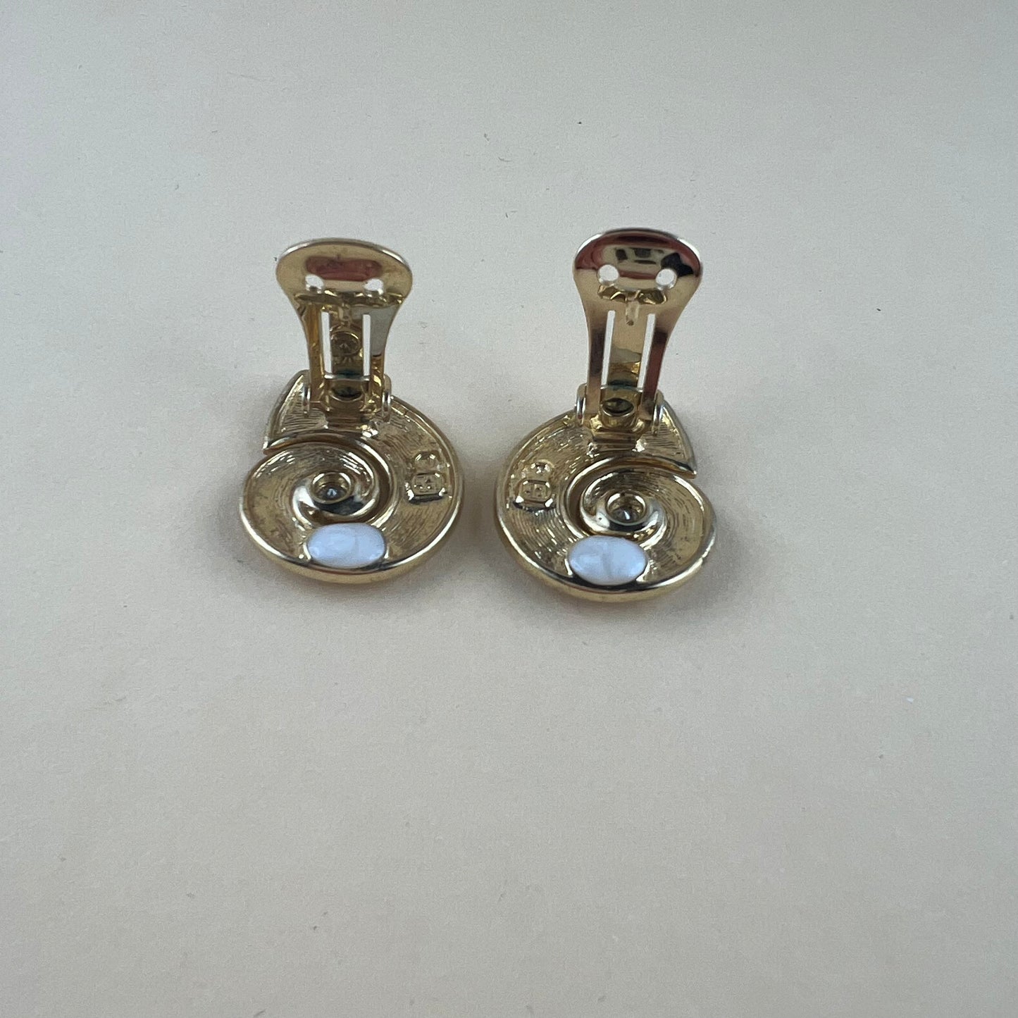 Ohrclips in Schneckenform von Pierre Lang