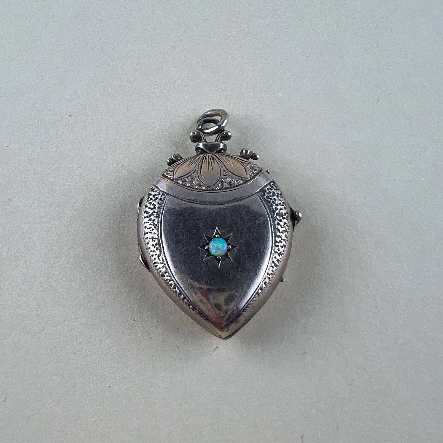 Antikes Amulett um 1900 mit Opal