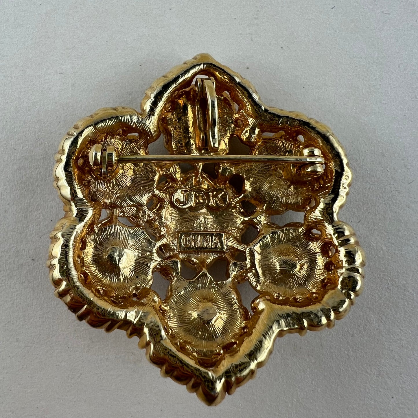 Brosche von JBK