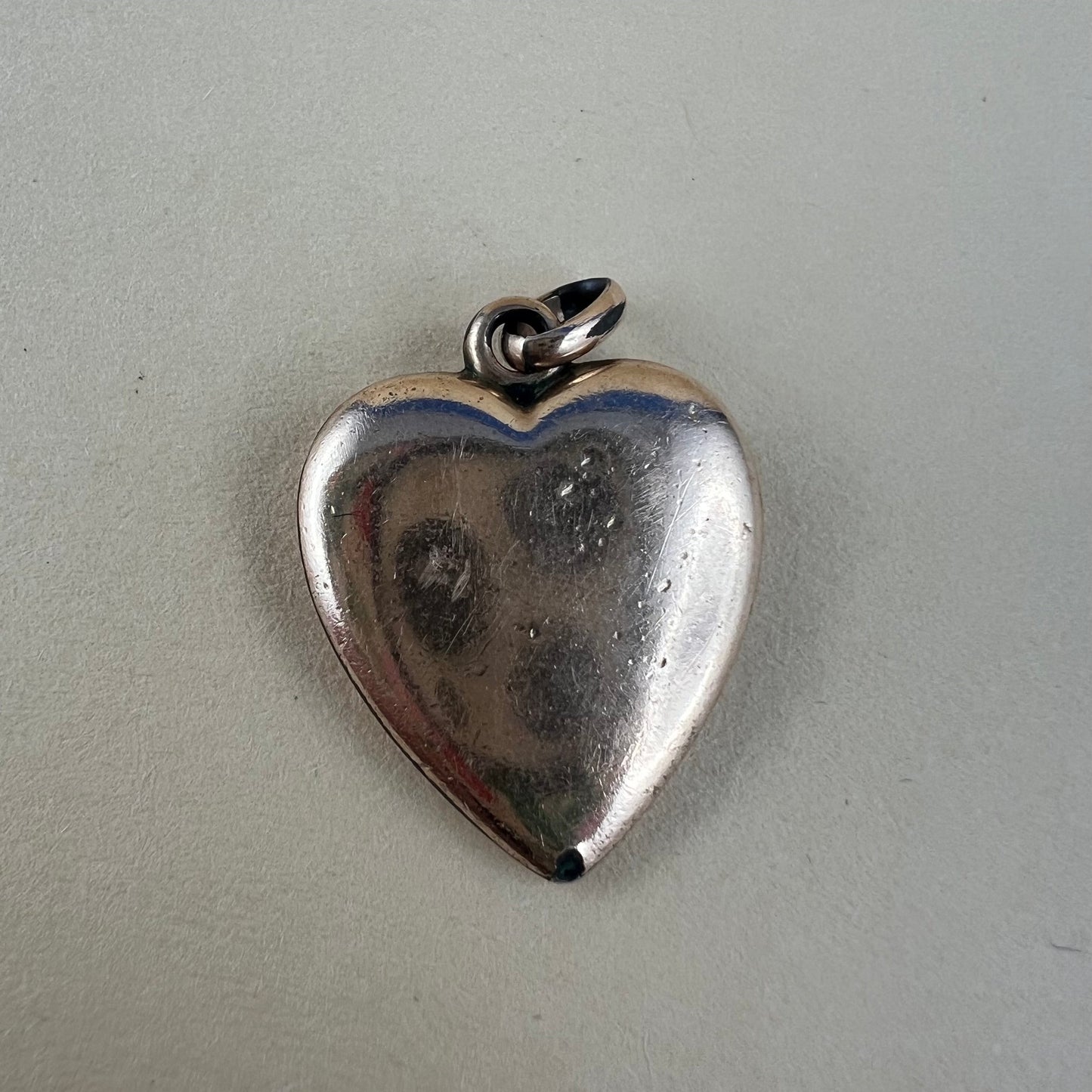Antikes Amulett mit Opal um 1900