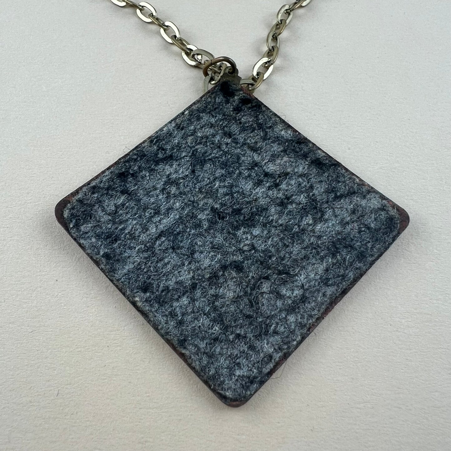 Anhänger mit Kette Emaille Vintage